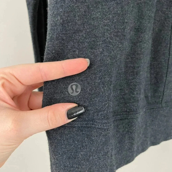 Lululemon In A Cinch Reversible Long Sleeve Tee Black/Stripe Size 6 - Picture 3 of 7